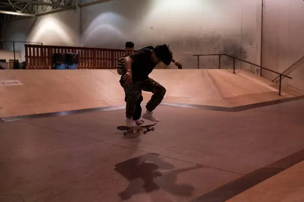 Royal Oak Michigan Usa Łyżwiarze Ćwiczą Swoje Sztuczki Modern Skate — Zdjęcie stockowe