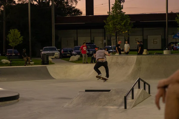 Detroit Michigan Usa 2019 Skater Und Bmx Fahrer Üben Tricks — Stockfoto