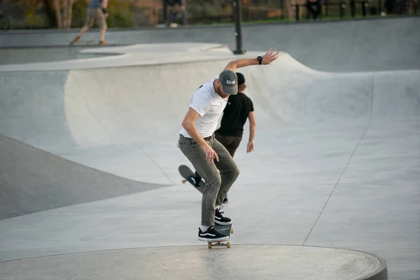 Detroit Michigan Estados Unidos 2019 Skaters Bikers Practican Trucos Atardecer — Foto de Stock