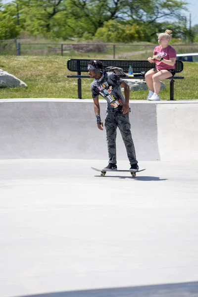 Detroit Michigan Eua Maio 2020 Skaters Bikers Praticando Truques Parque — Fotografia de Stock