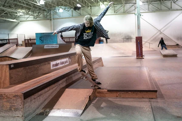 Royal Oak Michigan Verenigde Staten Skaters Oefenen Hun Trucs Modern — Stockfoto