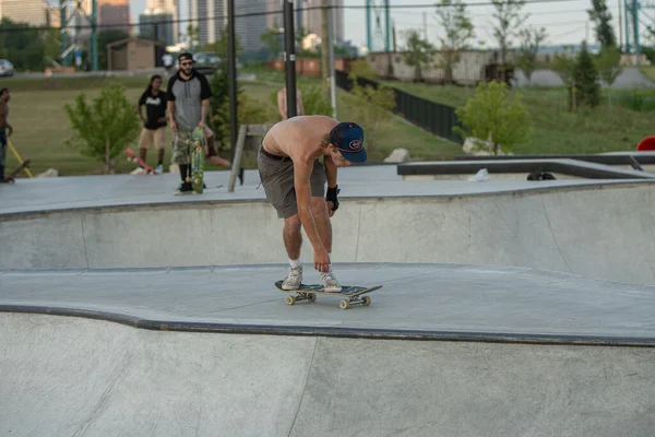 Detroit Michigan Usa 2019 Skaters Practice Tricks Skate Boards Downtown — Stock Photo, Image