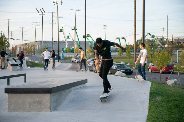 Detroit Michigan Usa 2019 Skaters Bikers Practice Trick Dusk Detroit — 스톡 사진