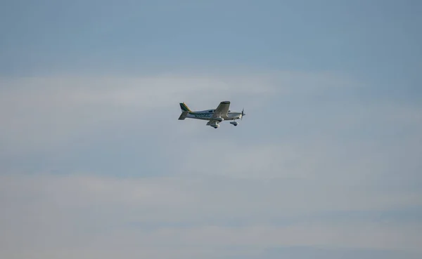 Avião Voando Céu — Fotografia de Stock