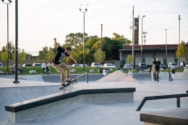 Detroit Michigan Usa 2019 Skaters Bikers Practice Trick Dusk Detroit — 스톡 사진