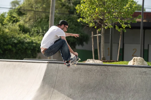 Detroit Michigan Usa 2019 Skaters Oefenen Hun Skateboard Tricks Een — Stockfoto