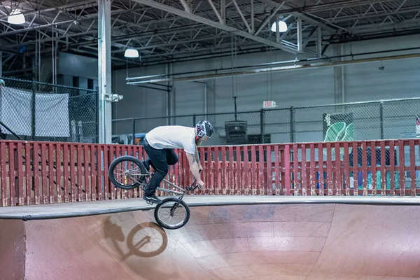 Royal Oak Michigan Usa 2020 Motorrijders Skaters Oefenen Trucs Modern — Stockfoto