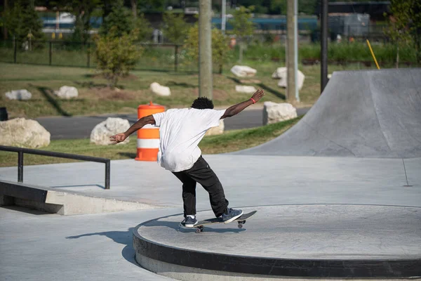 Detroit Michigan Usa 2019 Pattinatori Praticano Loro Trucchi Skateboard Nello — Foto Stock