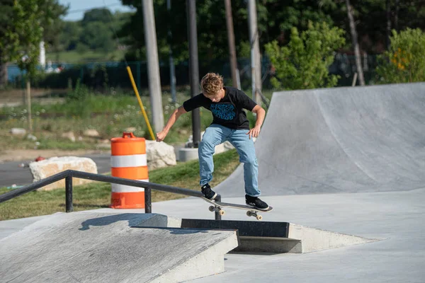 Detroit Michigan Usa 2019 Skaters Oefenen Hun Skateboard Tricks Detroit — Stockfoto