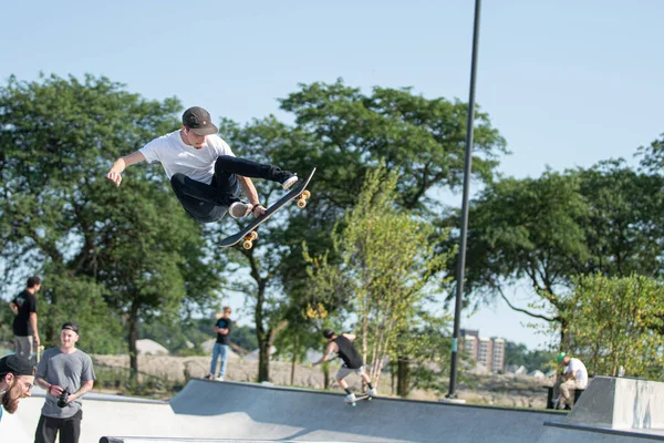 Detroit Michigan Usa 2019 Skateboardisté Cvičí Své Triky Detroitském Skateboardovém — Stock fotografie
