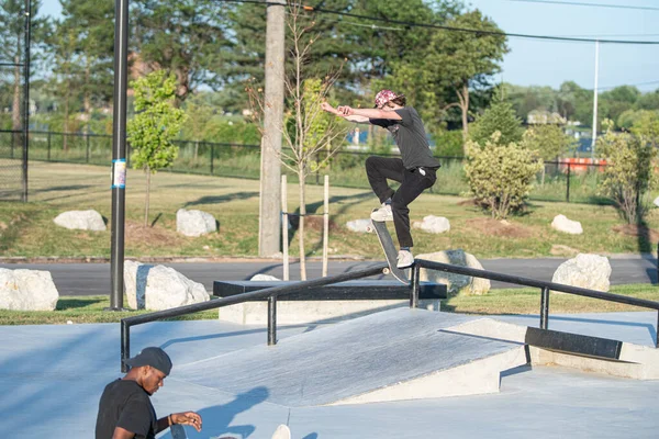 Detroit Michigan Usa 2019 Skaters Practicing Tricks Sunny Day Detroit — Stock Photo, Image