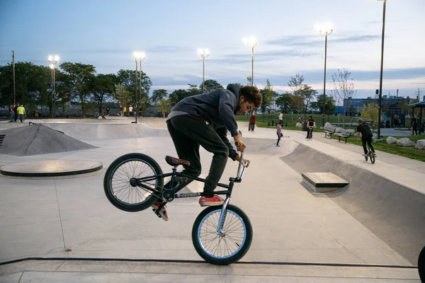 Detroit Michigan Usa 2019 Biker Und Skater Üben Tricks Der — Stockfoto