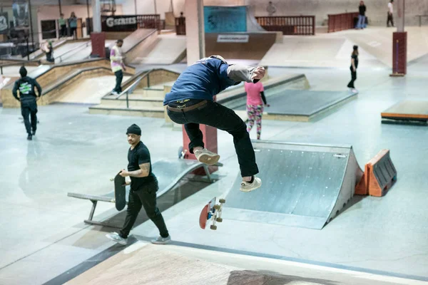 Royal Oak Michigan Usa Skater Üben Ihre Tricks Modern Skate — Stockfoto