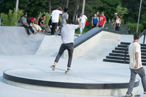 Detroit Michigan Eua 2019 Skaters Praticam Truques Seus Skates Dia — Fotografia de Stock