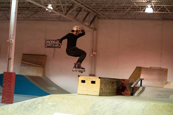 Detroit Michigan Usa 2019 Pattinatori Linea Skate Boarders Praticano Loro — Foto Stock