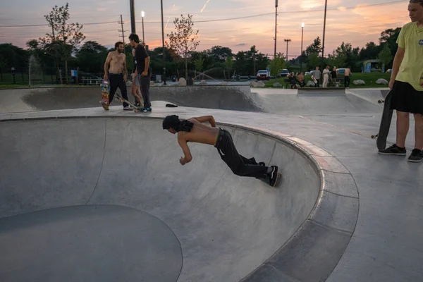 Detroit Michigan Usa 2019 Skaters Performing Tricks Skate Park Детройті — стокове фото