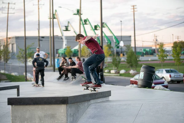 Detroit Michigan Estados Unidos 2019 Skaters Bikers Practican Trucos Atardecer —  Fotos de Stock