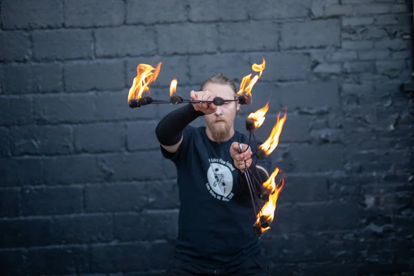 Detroit Michigan Usa 2019 Fire Performer Övar Sin Rutin — Stockfoto