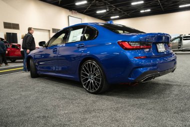 Toledo, Ohio, ABD - 02.07.2020: Büyük Toledo Otomobil Fuarı 2020, The Blade tarafından sunuldu, en yeni araç modelleri ve otomotiv teknolojisinde son gelişmeler.