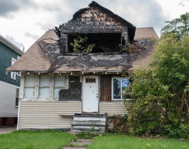 Evde yangın alarmı arızası var.