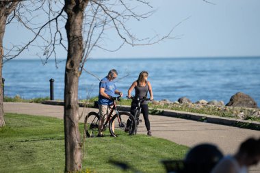 Harrison Township, Michigan, ABD - 20 Mayıs 2020: Covid-19 Corona Virüsü sırasında Michigan Metro Parkı etkinliği.