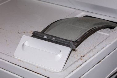 Yangınları önlemek için kurutma ipliği filtresi temizlendi