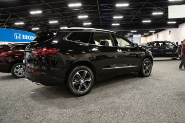 Toledo, Ohio, ABD - 02.07.2020: Büyük Toledo Otomobil Fuarı 2020, The Blade tarafından sunuldu, en yeni araç modelleri ve otomotiv teknolojisinde son gelişmeler.