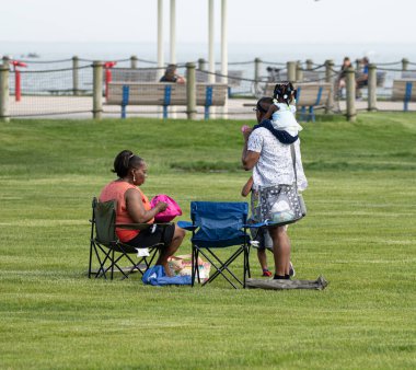 Harrison Township, Michigan, ABD - 23 Mayıs 2020: Covid-19 Corona Virüsü sırasında Michigan Metro Parkı etkinliği.