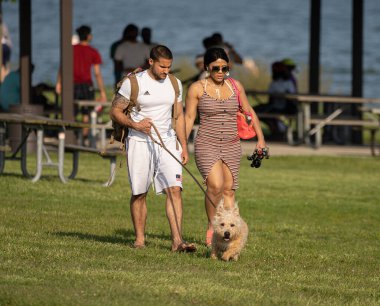 Harrison Township, Michigan, ABD - 24 Mayıs 2020: Covid-19 Corona Virüsü sırasında Michigan Metro Parkı etkinliği.