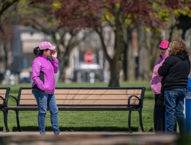 Harrison Township, Michigan / ABD - 13 Mayıs 2020: Corona Virüsü sırasında Michigan Metro Parkı etkinliği.