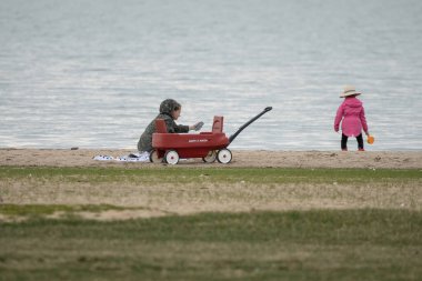 Harrison Township, Michigan, ABD - 4 Nisan 2020: Covid-19 Corona Virüsü sırasında Michigan Metro Parkı etkinliği.