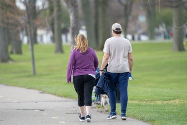 Harrison Township, Michigan / ABD - 13 Mayıs 2020: Corona Virüsü sırasında Michigan Metro Parkı etkinliği.
