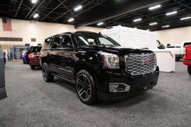 Toledo, Ohio, ABD - 02.07.2020: Büyük Toledo Otomobil Fuarı 2020, The Blade tarafından sunuldu, en yeni araç modelleri ve otomotiv teknolojisinde son gelişmeler.