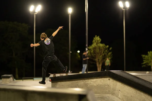 Detroit Michigan Usa 2019 Skaters Practice Tricks Skateboard Park Dark — Stock Photo, Image