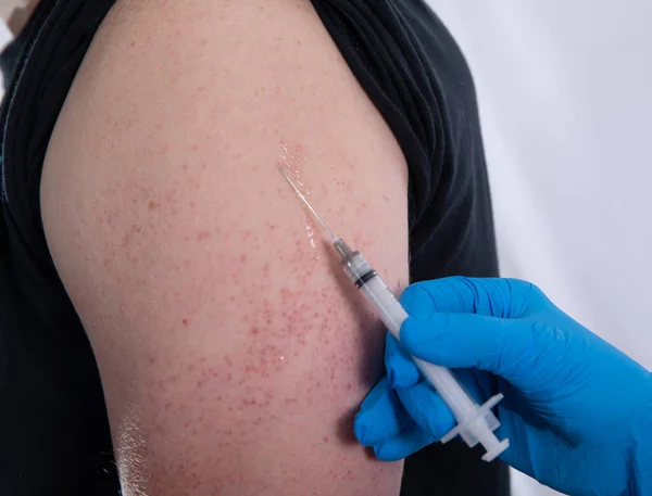 Médico Deu Lhe Uma Injecção Actualizou Sua Vacina — Fotografia de Stock