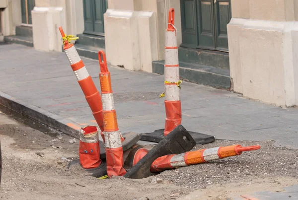 Conos Saftey Cubren Agujero Fregadero Peligroso Peligro Tropiezo — Foto de Stock