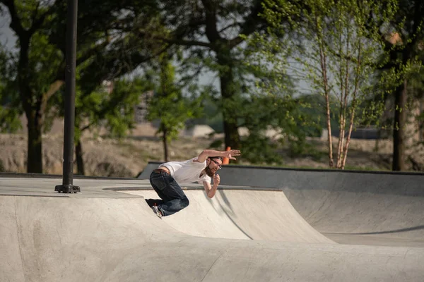 Detroit Michigan Usa 2019 Skateboard Κάνουν Skateboard Tricks Μια Ηλιόλουστη — Φωτογραφία Αρχείου