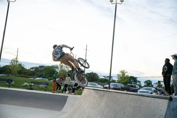 Detroit Michigan Usa 2019 Biker Und Skater Üben Tricks Der — Stockfoto