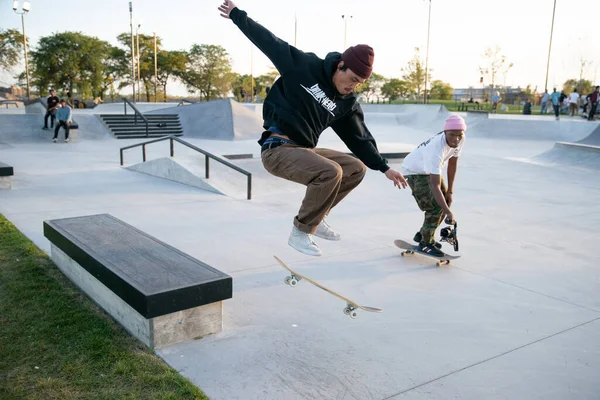 Detroit Michigan Usa 2019 Skaters Bikers Practice Trick Dusk Detroit — 스톡 사진