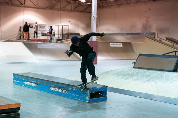 Royal Oak Michigan Patinadores Practicando Sus Trucos Modern Skate Park — Foto de Stock