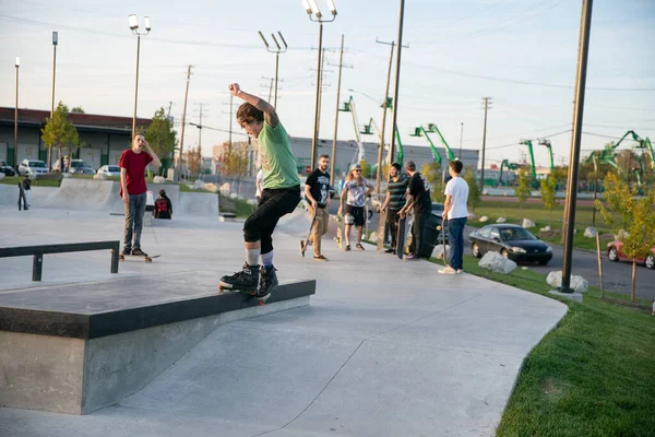 Detroit Michigan Usa 2019 Εξάσκηση Skaters Και Ποδηλάτες Σούρουπο Στο — Φωτογραφία Αρχείου