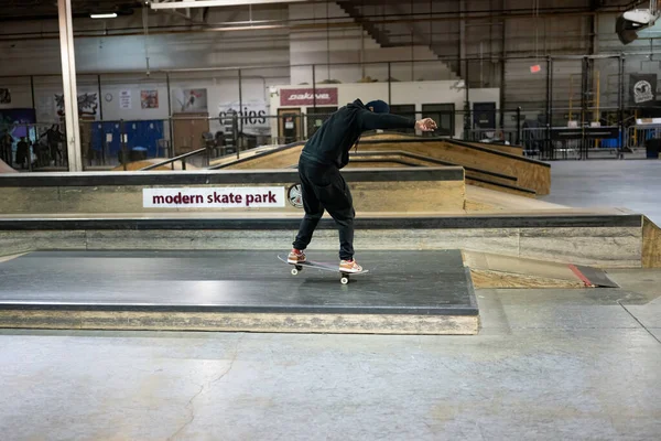 Royal Oak Michigan Usa Skaters Practicing Tricks Modern Skate Park — Stock Photo, Image