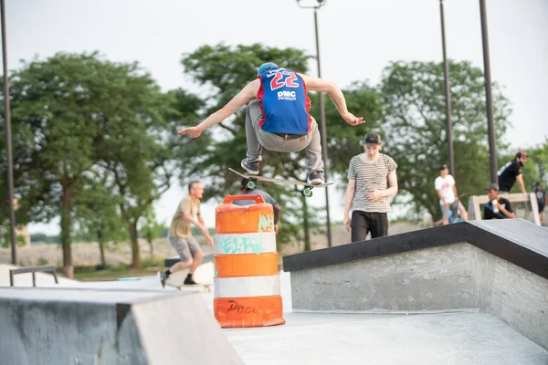 Detroit Michigan Usa 2019 Skateři Cvičí Své Triky Slunečného Dne — Stock fotografie