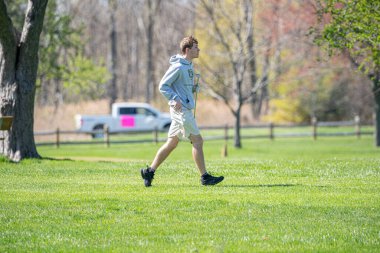 Harrison Township, Michigan, ABD - 06 Mayıs 2020: Covid-19 Corona Virüsü sırasında Michigan Metro Parkı etkinliği.