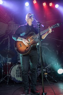 The Devil Make Three, Detroit, Michigan 'daki Saint Andrews Hall' da canlı performans sergiliyor. 02-05-2019