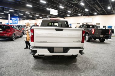 Toledo, Ohio, ABD - 02.07.2020: Büyük Toledo Otomobil Fuarı 2020, The Blade tarafından sunuldu, en yeni araç modelleri ve otomotiv teknolojisinde son gelişmeler.