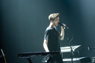 Detroit, Michigan, ABD - 11.04.2018: Third Eye Blind Sound Board Theater 'da canlı performans sergiliyor.