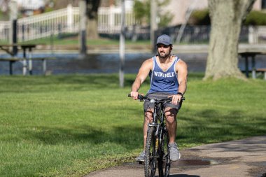 Harrison Township, Michigan, ABD - 20 Mayıs 2020: Covid-19 Corona Virüsü sırasında Michigan Metro Parkı etkinliği.