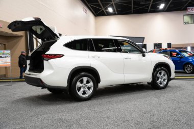 Toledo, Ohio, ABD - 02.07.2020: Büyük Toledo Otomobil Fuarı 2020, The Blade tarafından sunuldu, en yeni araç modelleri ve otomotiv teknolojisinde son gelişmeler.