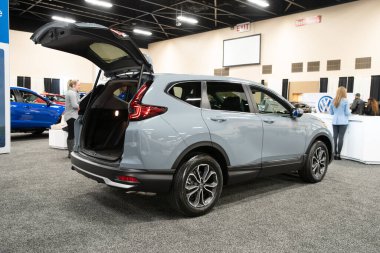 Toledo, Ohio, ABD - 02.07.2020: Büyük Toledo Otomobil Fuarı 2020, The Blade tarafından sunuldu, en yeni araç modelleri ve otomotiv teknolojisinde son gelişmeler.